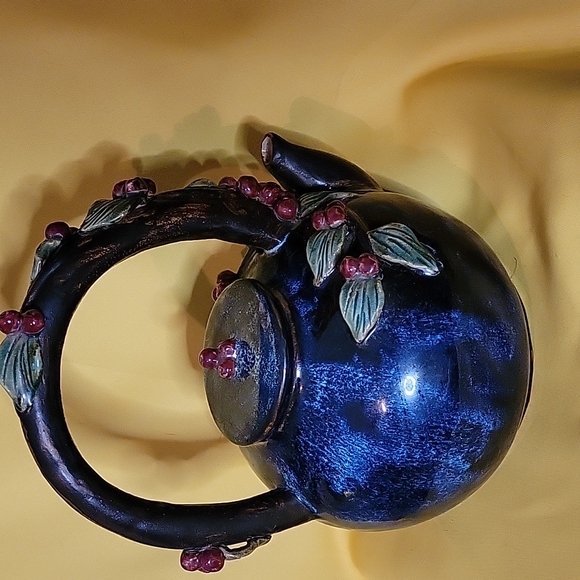 Handcrafted Colbat Blue w/ Cranberries Teapot - Picture 4 of 9